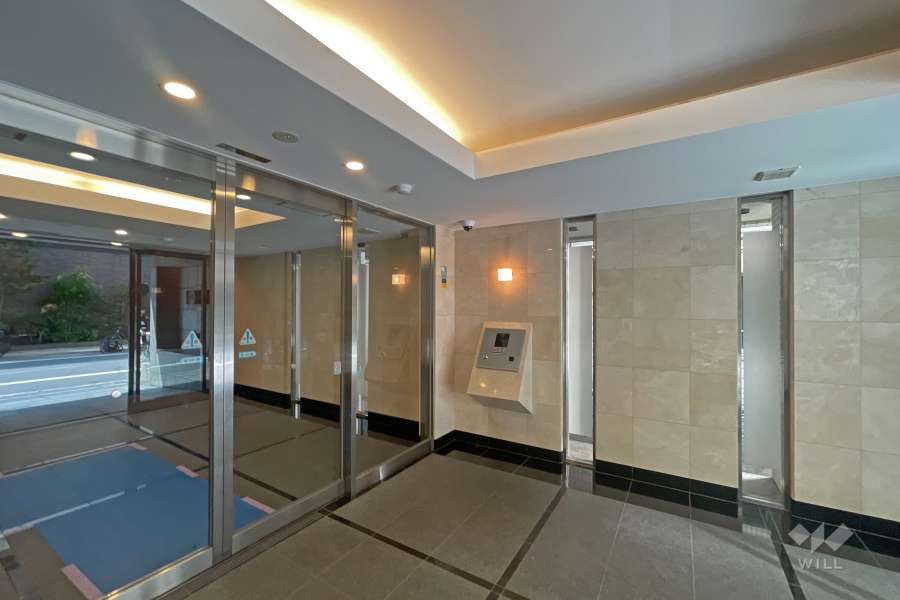 エントランスはオートロック付きです。