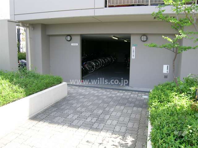 建物1階部分にある駐輪場