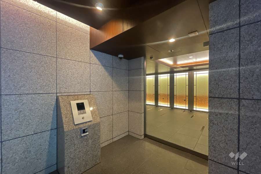 エントランスはオートロック付きです。