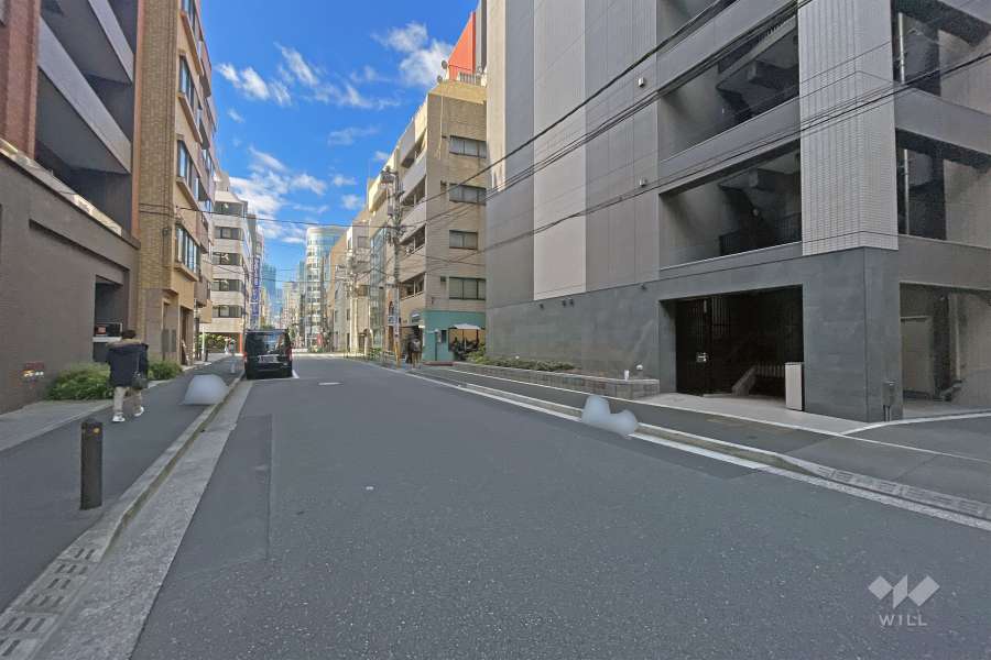 敷地南側の前面道路（東側から）