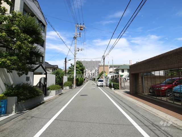 敷地南側の前面道路