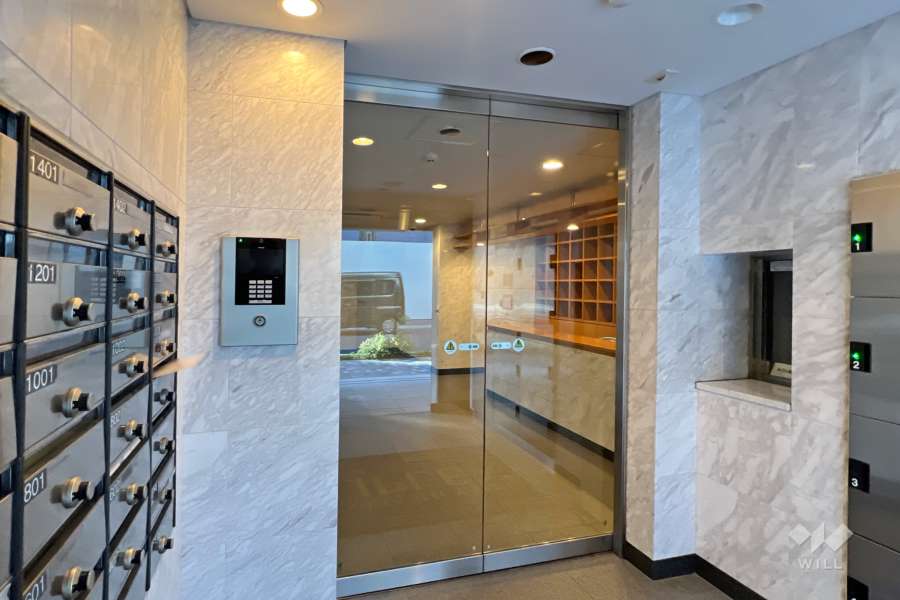 エントランスはオートロック付きです。