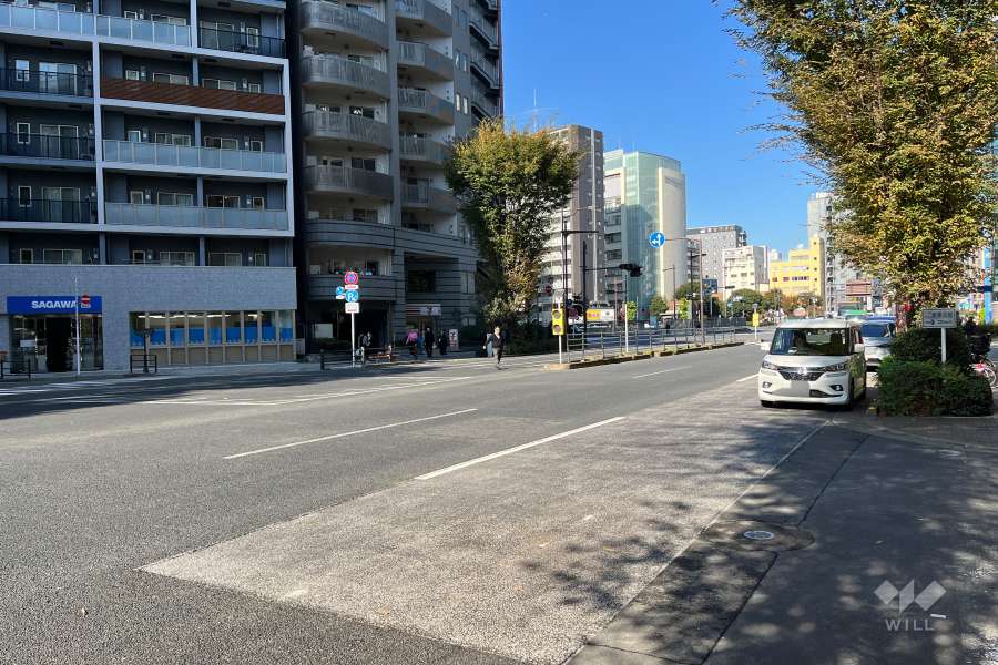 敷地の東側前面道路（南側から）