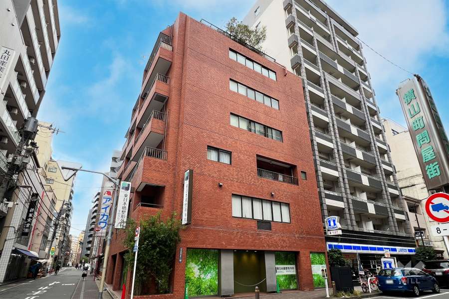 横山町ダイカンプラザの外観（南側から）