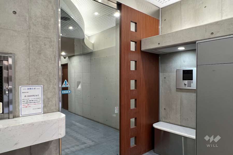 エントランスはオートロック付きです。