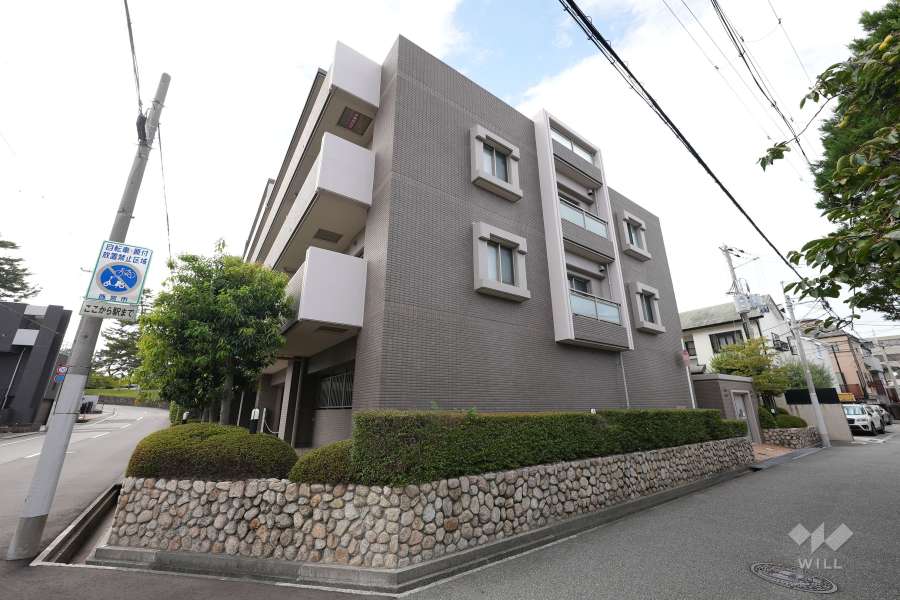 グランクレスト夙川の外観（東側から）