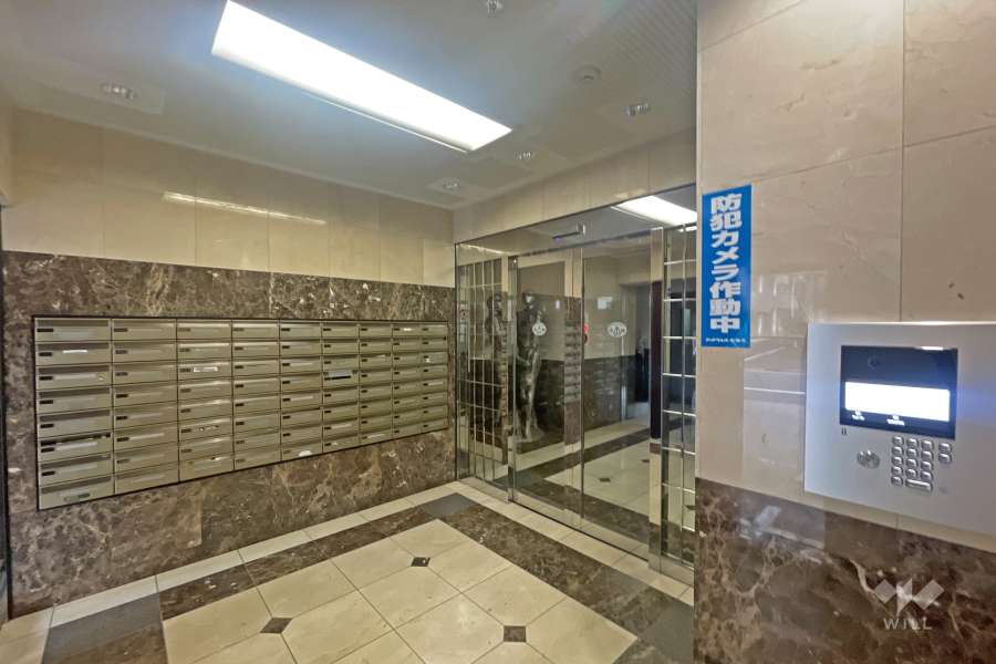 エントランスはオートロック付きです。