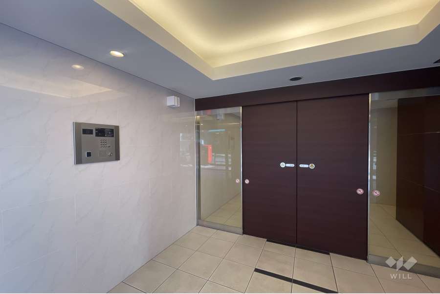 エントランスはオートロック付きです。