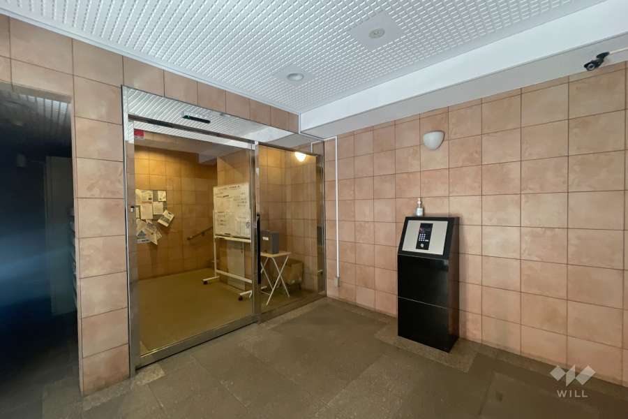 エントランスはオートロック付きです。