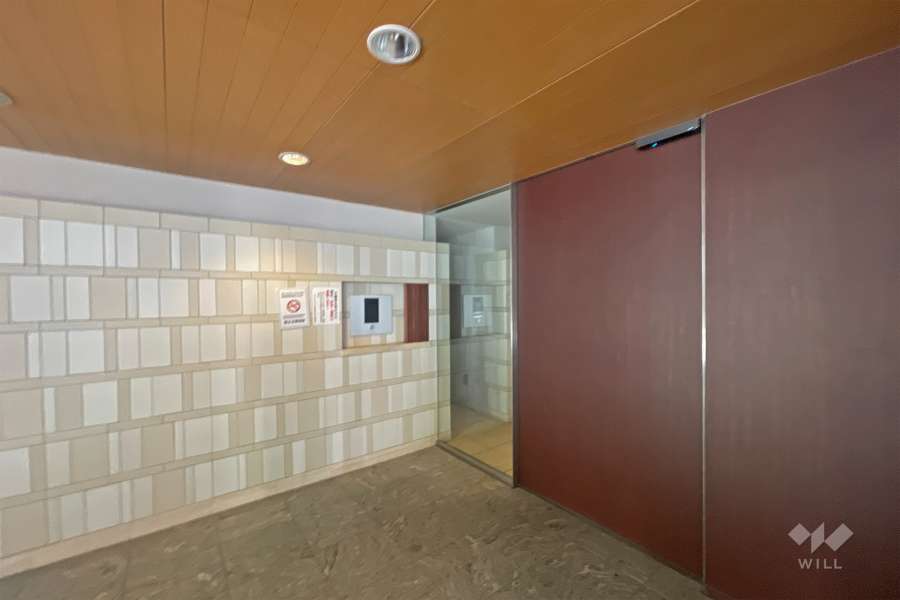 エントランスはオートロック付きです。