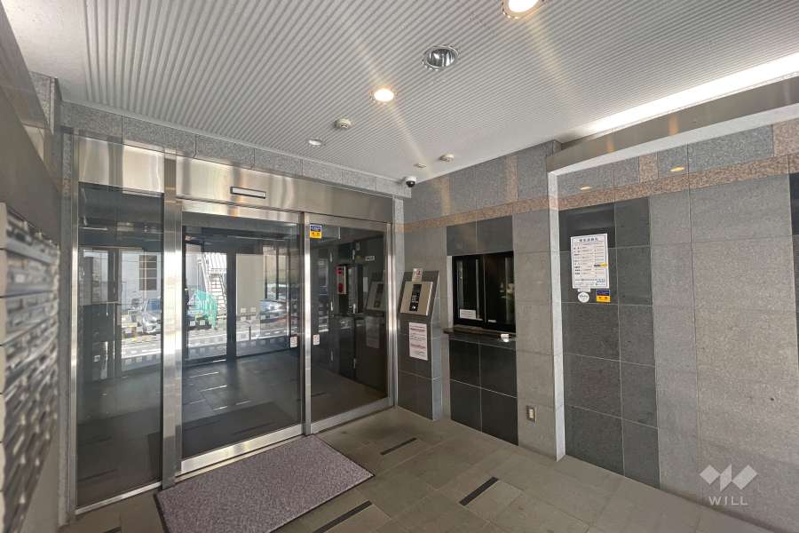 エントランスはオートロック付きです。