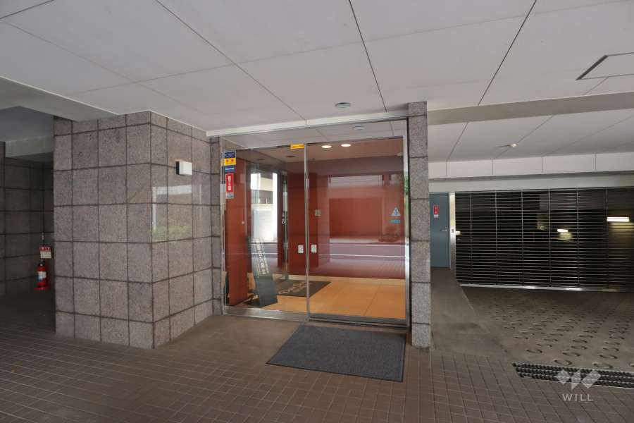 エントランス（北側駐車場接続）