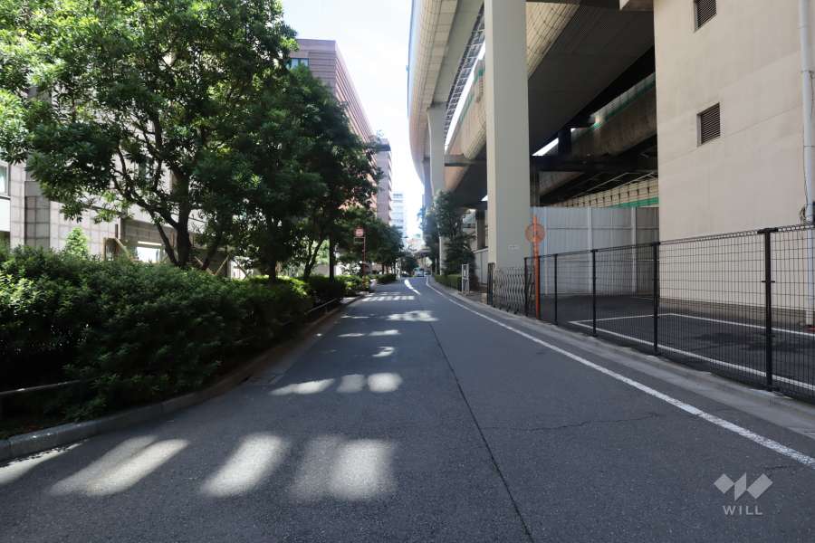 敷地南東側の前面道路