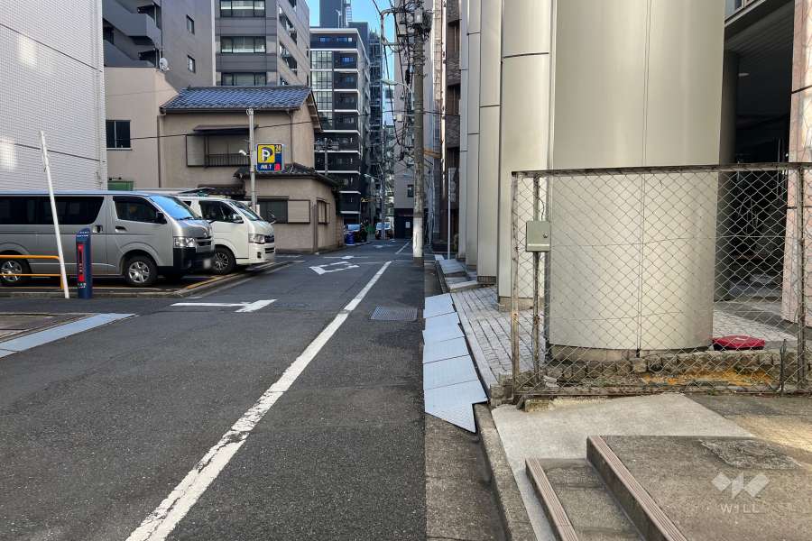 敷地南東側の前面道路