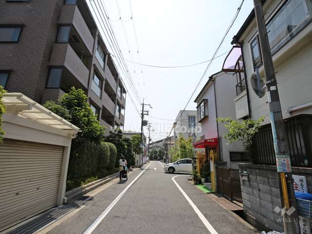 敷地南側の前面道路