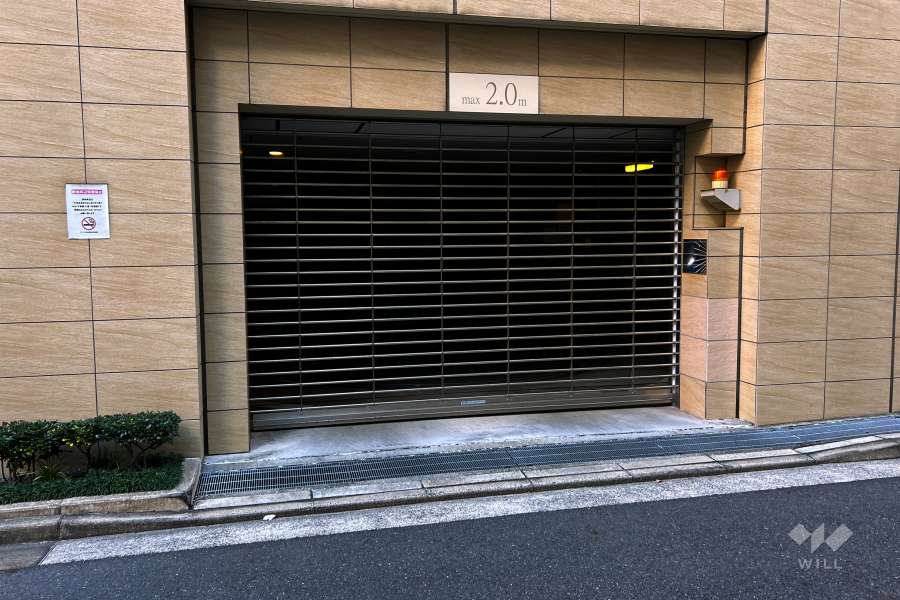 駐車場の出入り口（リングシャッター付き）・敷地内駐車場（屋内平面式）