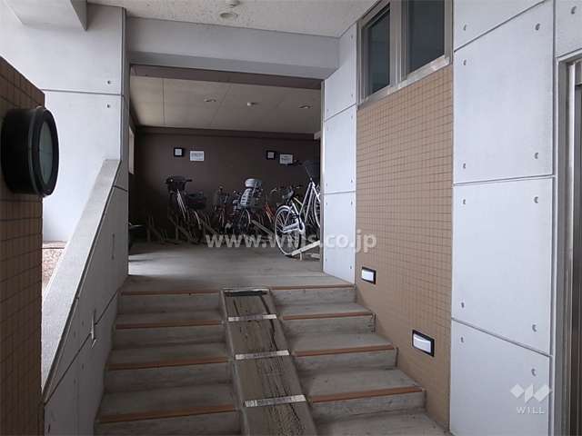 エントランスの横にある駐輪場