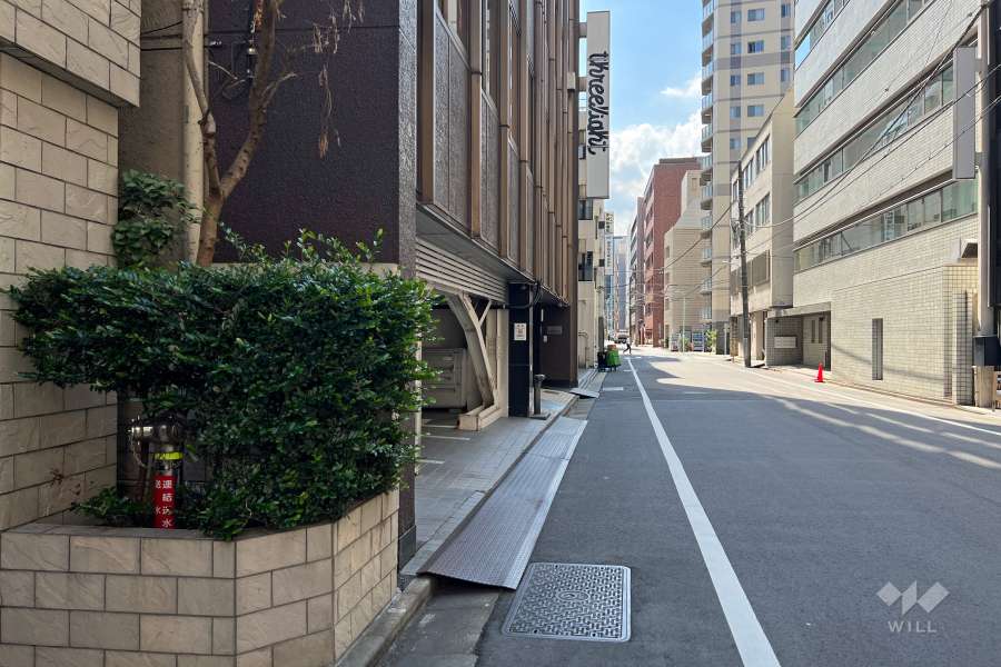 敷地北西側の前面道路　