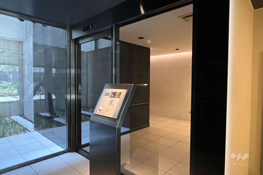 エントランスはオートロック付きです。