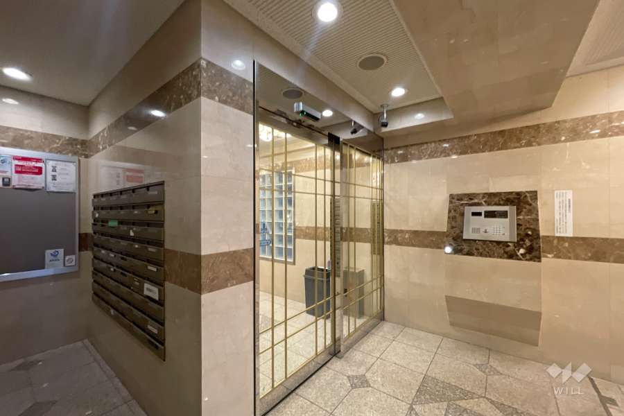 エントランスはオートロック付きです。