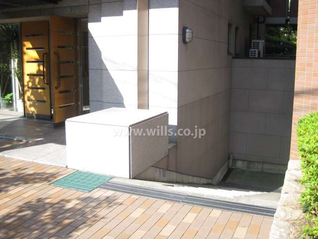 駐輪場入り口