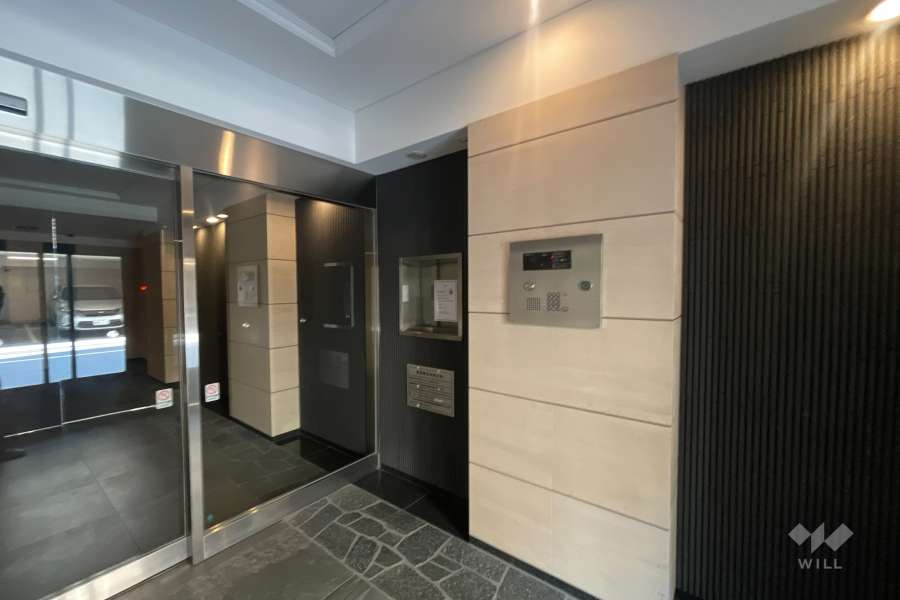 エントランスはオートロック付きです。