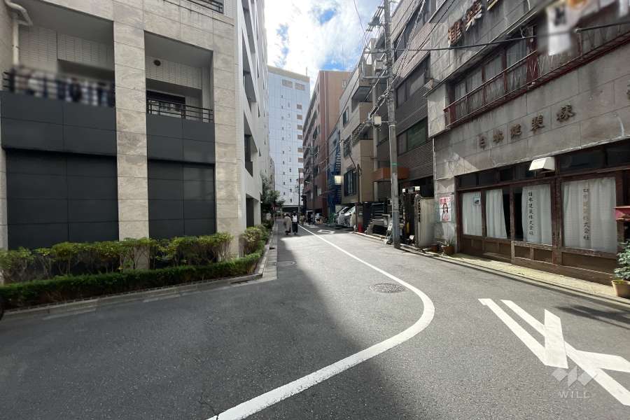 敷地の東側前面道路（北側から）
