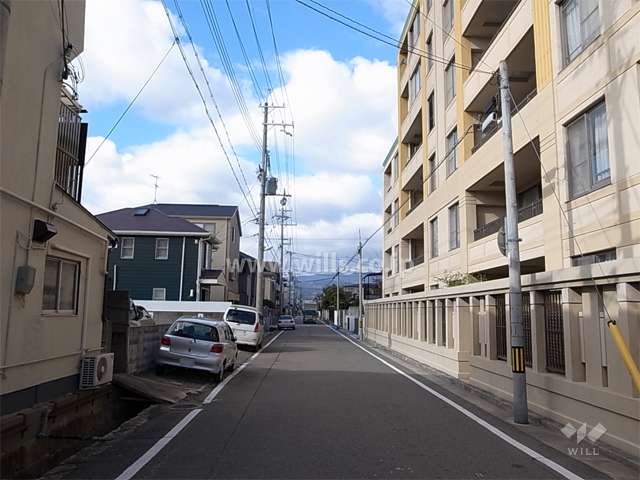 敷地南側の前面道路