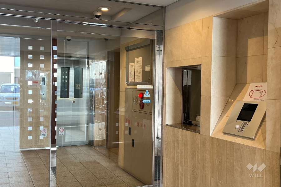 エントランスはオートロック付きです。