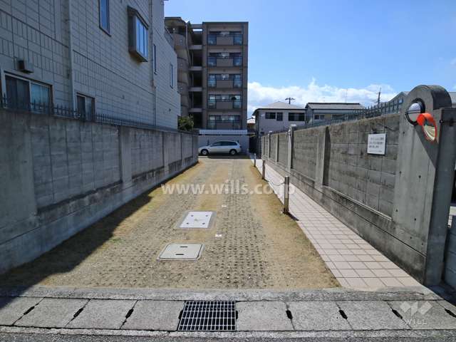 駐車場出入り口