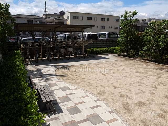 敷地南部分にある小さな公園