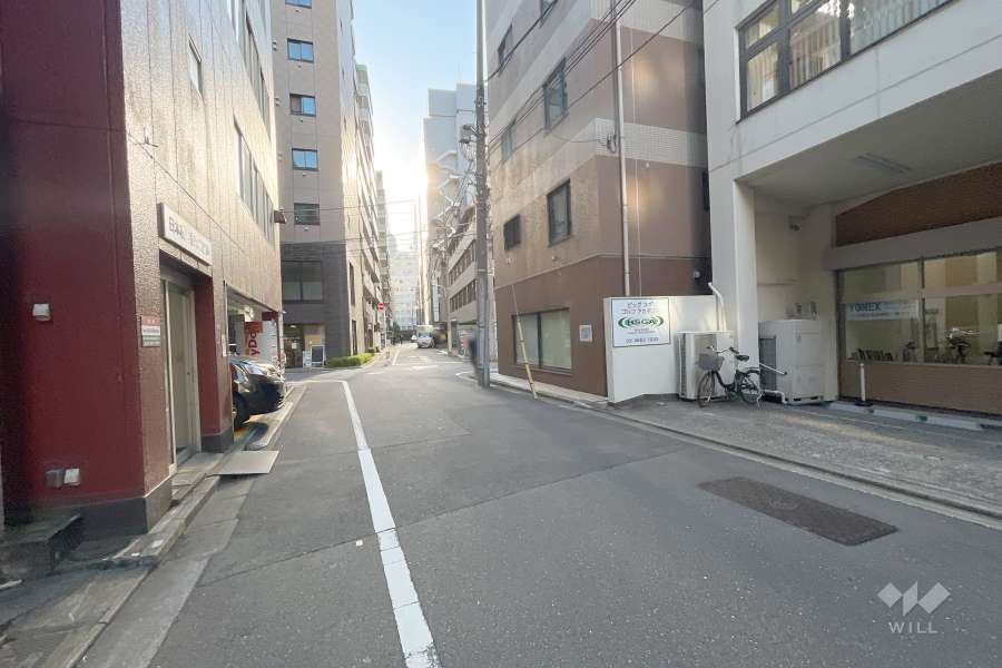 敷地南側の前面道路（東側から）