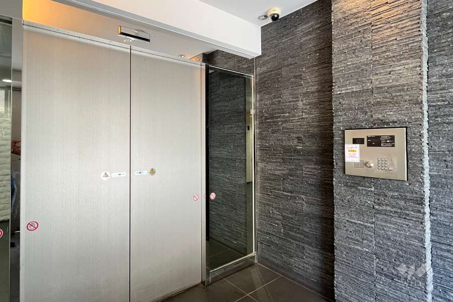 エントランスはオートロック付きです。