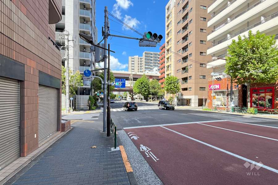 敷地北東側の前面道路