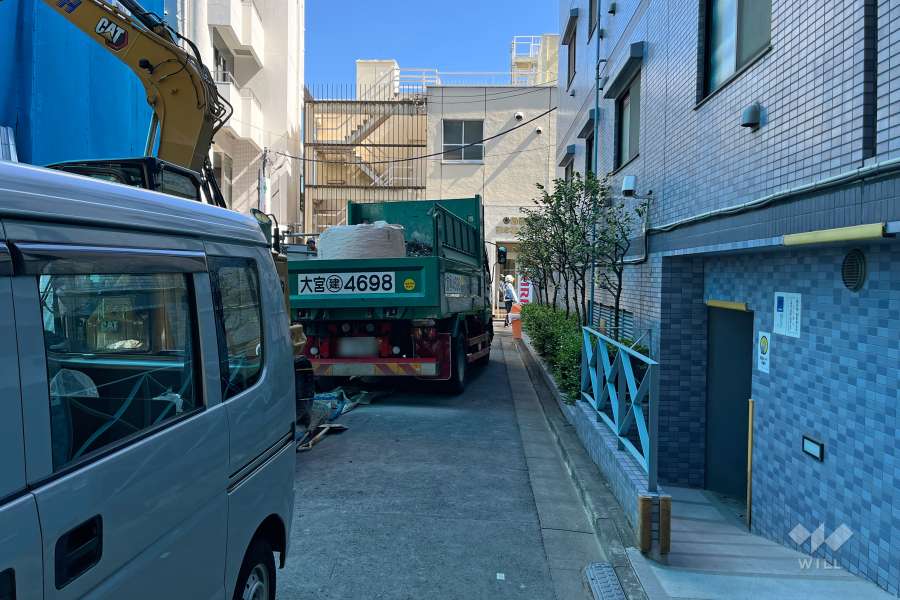 敷地北東側の前面道路　