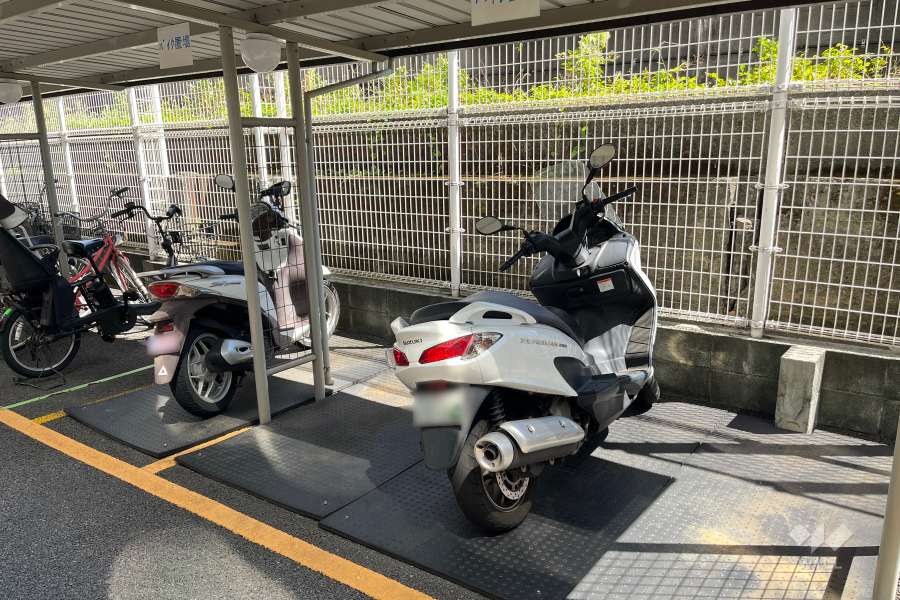 屋内にあるバイク置き場