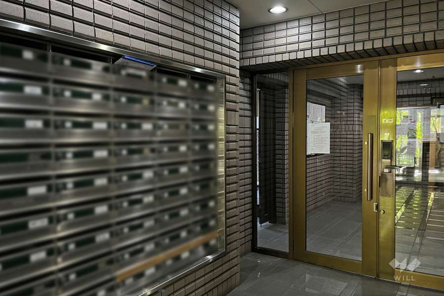 エントランスはオートロック付きです。