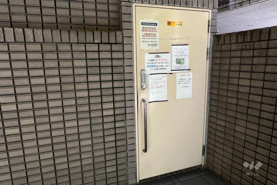 ゴミ置き場入り口