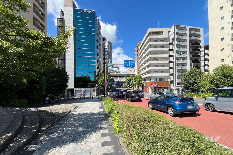 敷地北東側の前面道路