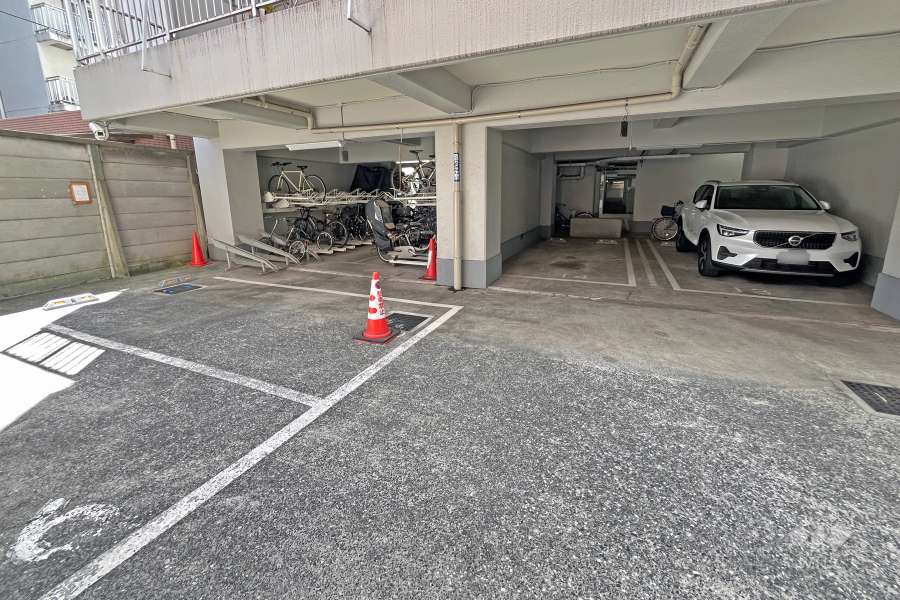 敷地内駐車場（屋内・屋外平面式）