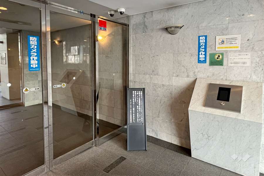 エントランスはオートロック付きです。