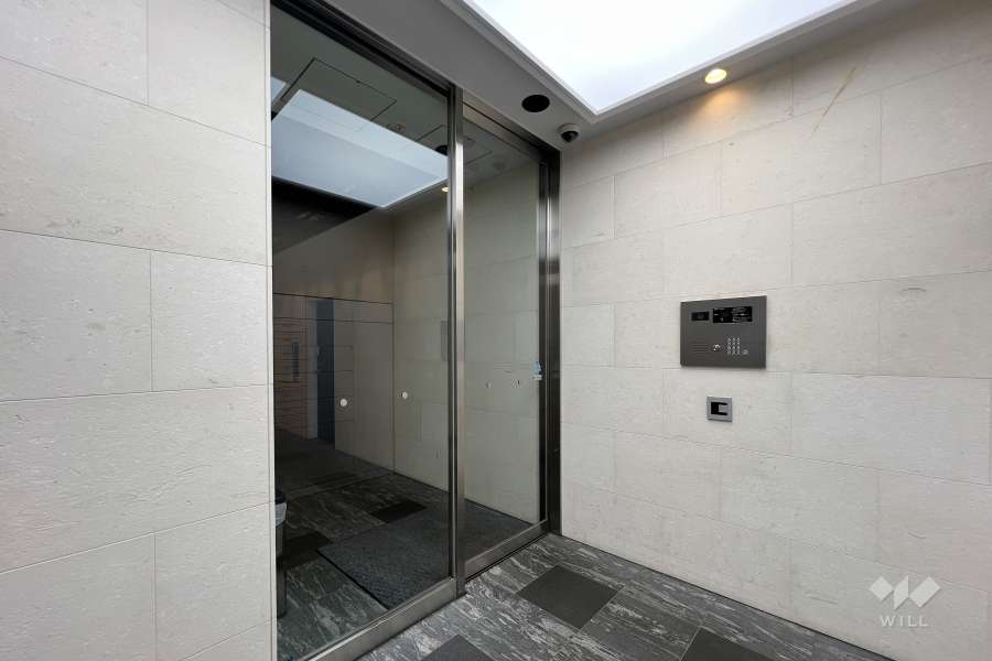 エントランスはオートロック付きです。