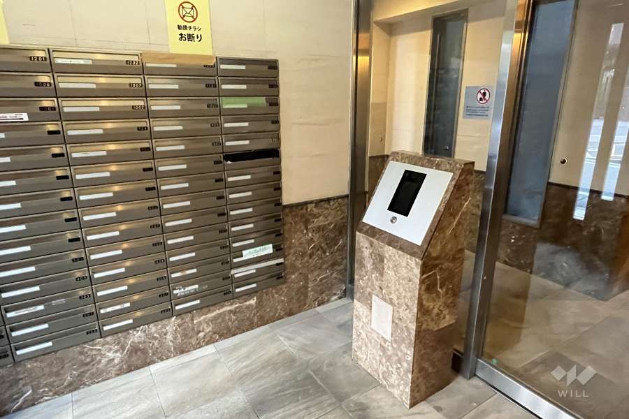 エントランスはオートロック付きです。