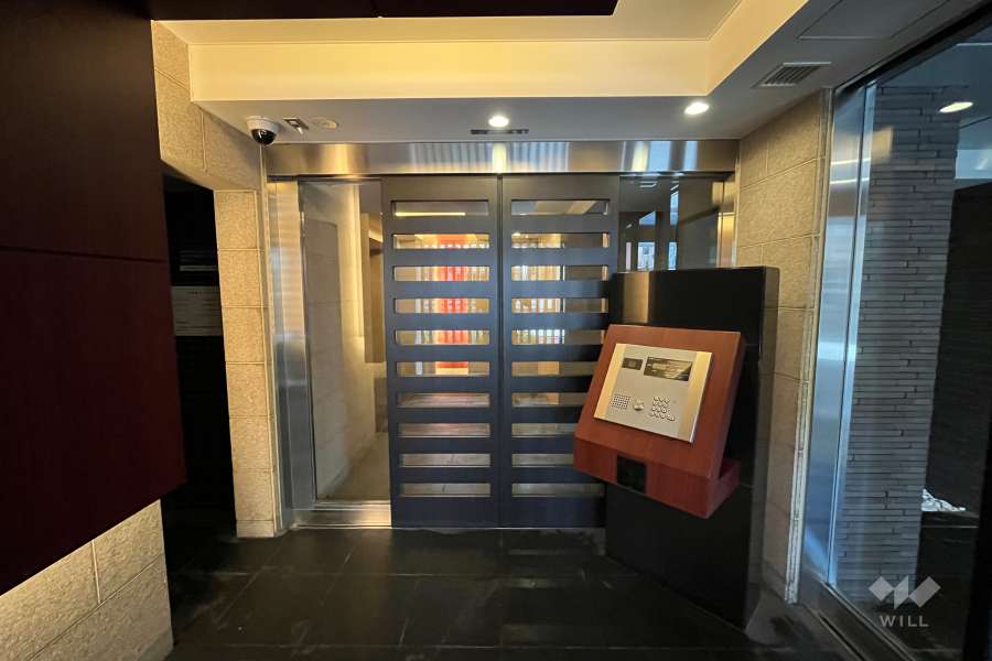 エントランスはオートロック付きです。