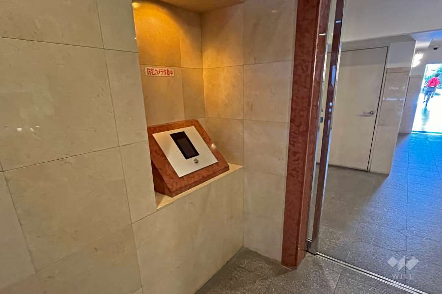 エントランスはオートロック付きです。