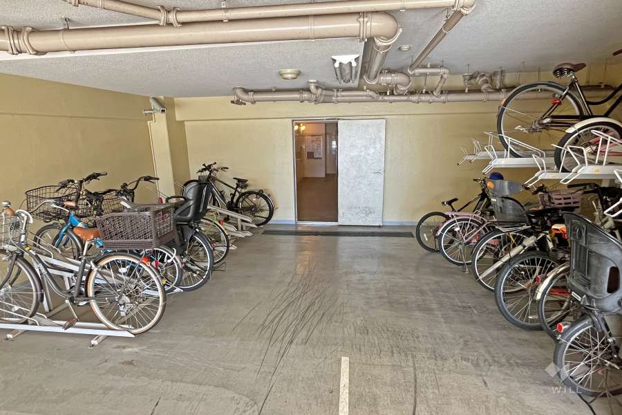 屋内に設けられた駐輪場
