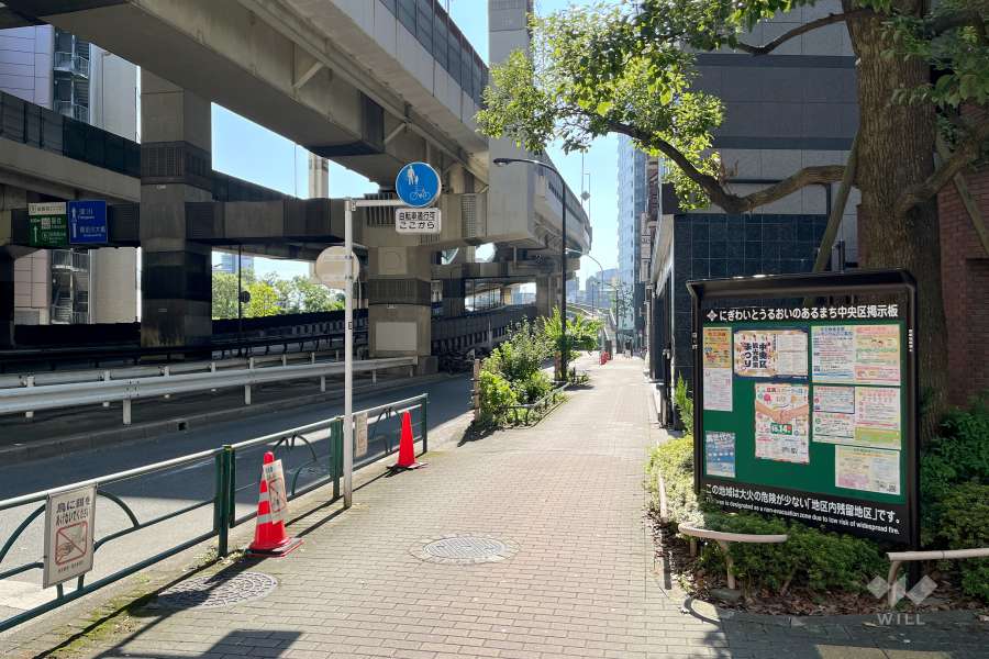敷地北東側の前面道路