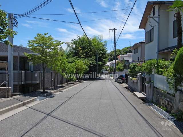 敷地西側の前面道路