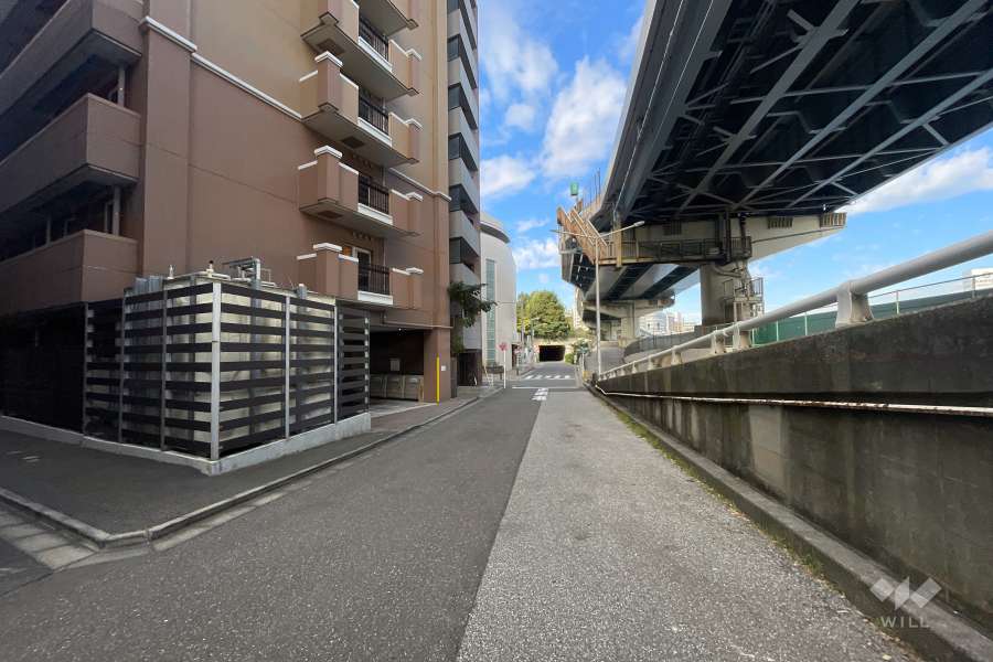 敷地北東側の前面道路