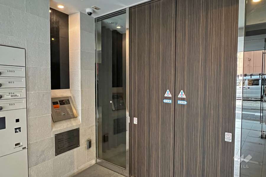 エントランスはオートロック付きです。